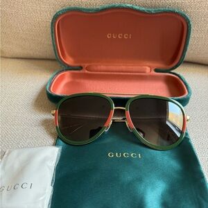 Women Gucci sunglasses NEW